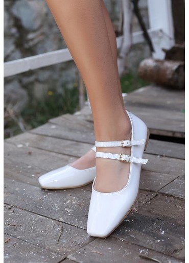 Zoya Beyaz Rugan Babet Ayakkabı