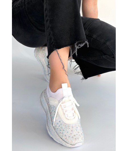 Rimay Beyaz Cilt Boncuk İşlemeli Spor Ayakkabı Rimay Beyaz Cilt Boncuk İşlemeli Spor Ayakkabı