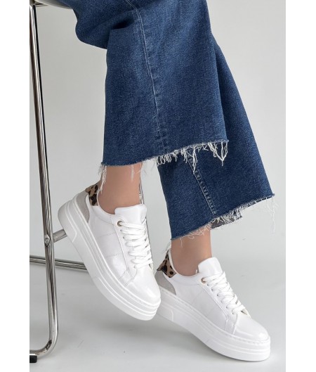 Jetan Beyaz Rugan Bağcıklı Spor Ayakkabı Jetan Beyaz Rugan Bağcıklı Spor Ayakkabı