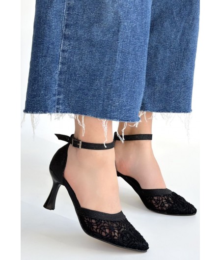 Weja Siyah Cilt Tül Detaylı Simli Topuklu Ayakkabı Weja Siyah Cilt Tül Detaylı Simli Topuklu Ayakkabı