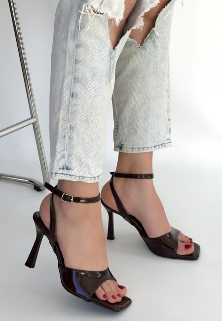 Soha Kahverengi Rugan Topuklu Bilekten Kemerli Ayakkabı