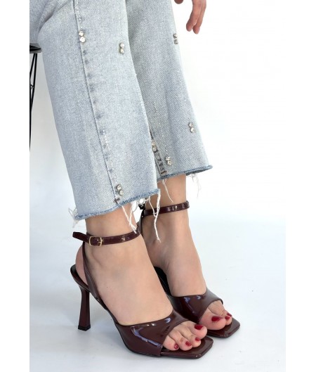 Soha Bordo Rugan Topuklu Bilekten Kemerli Ayakkabı