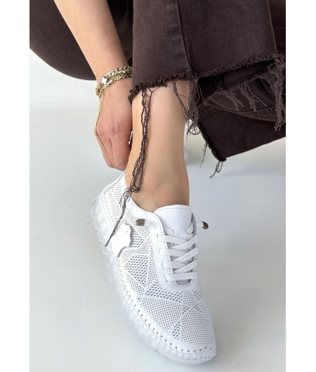 Omma Beyaz Deri Lazerli Bağcıklı Spor Ayakkabı