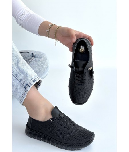 Omma Siyah Deri Lazerli Bağcıklı Spor Ayakkabı Omma Siyah Deri Lazerli Bağcıklı Spor Ayakkabı