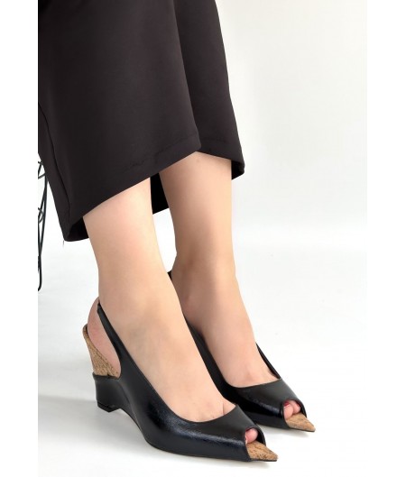 Nemba Siyah Rugan Dolgu Topuk Ayakkabı